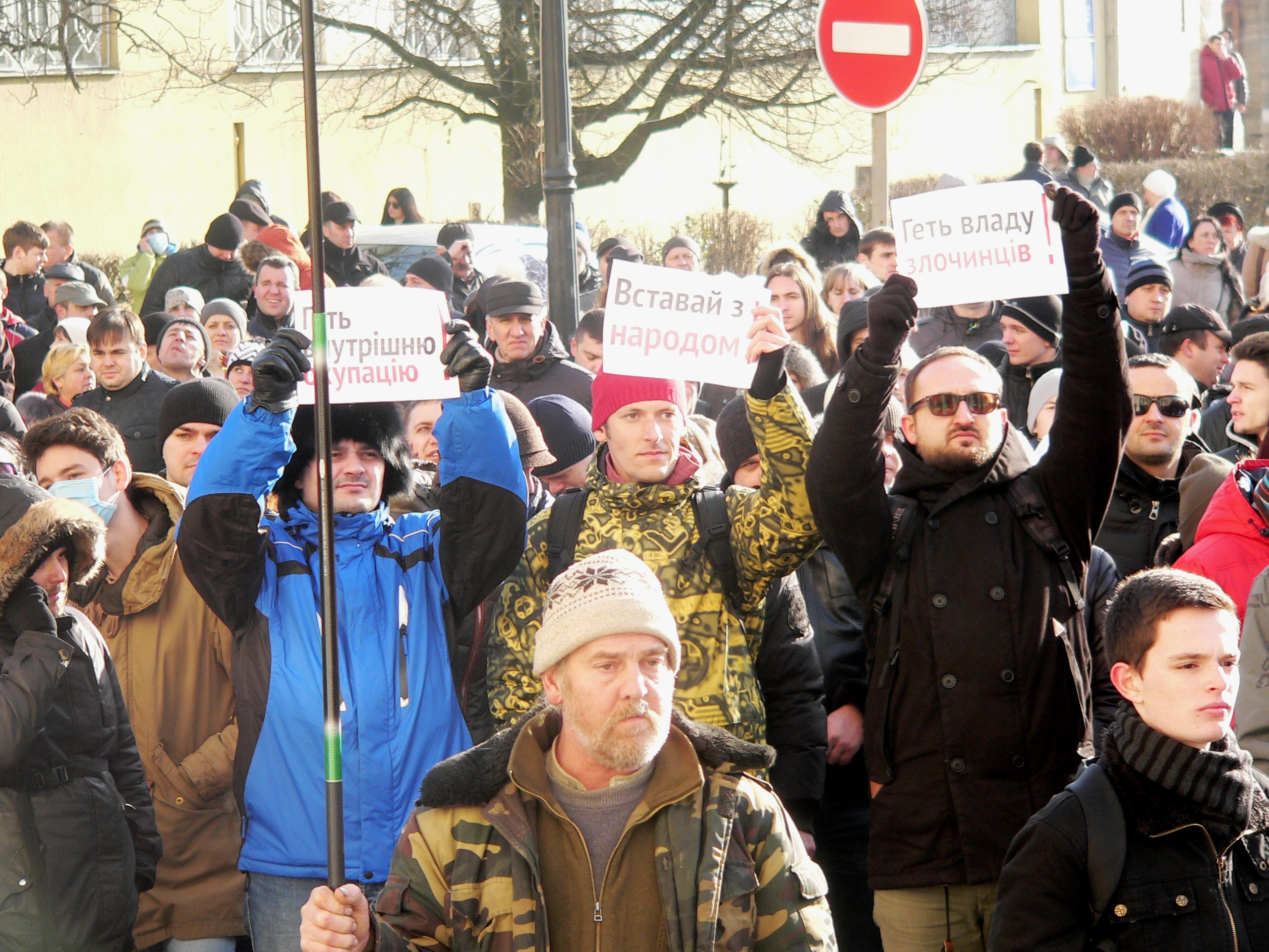Активісти, що блокують Закарпатську ОДА, кличуть всіх на загальний мобілізаційний збір на 18.00