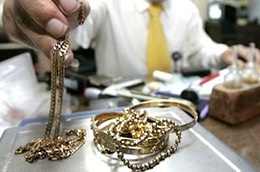 У Великому Березному у жінки з будинку викрали золота на 7 тис грн
