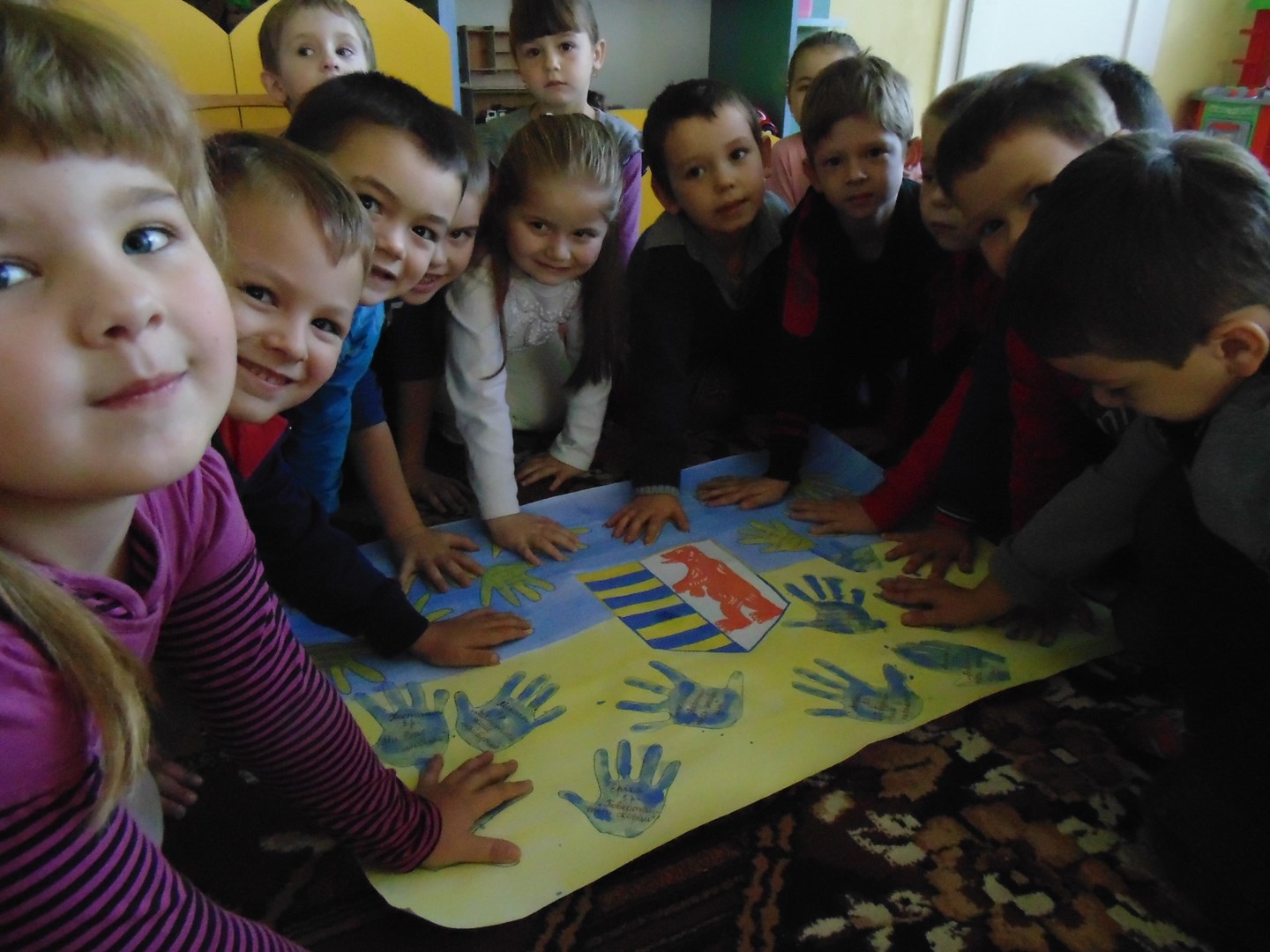 На Покрови іршавські дошкільнята відправили бійцям у зону АТО листи та малюнки (ФОТО)