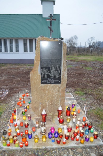 На Іршавщині в День пам’яті жертв Голодоморів свічки запалили близько 300 чоловік (ФОТО)