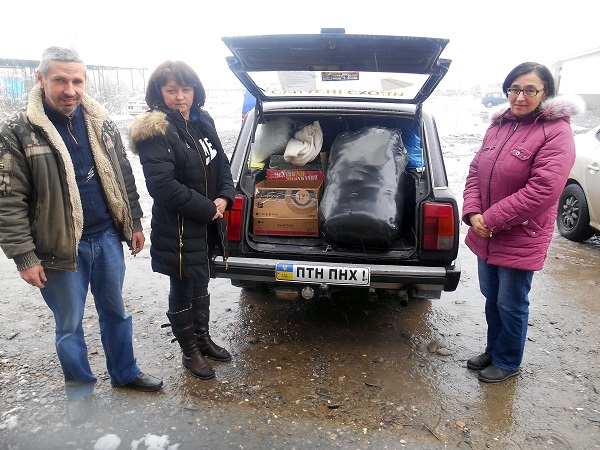 Тячівський волонтерський центр відправив у зону АТО автомобіль з гуманітарною допомогою (ФОТО)