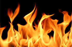 У Тячеві згоріла рекламна вивіска ломбарду невідомого власника, вогнем пошкоджено і фасад будівлі