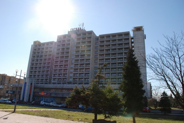 Горить одна з найбільших будівель Ужгорода – готель "Інтурист-Закарпаття" (ВІДЕО)
