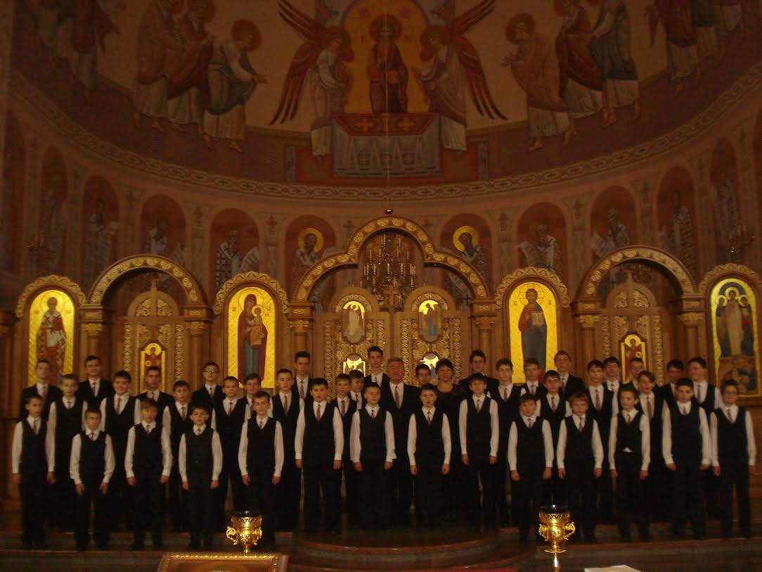 Хор хлопчиків та юнаків Мукачівської хорової школи провів 10 благодійних концертів на Закарпатті та за кордоном (ФОТО)