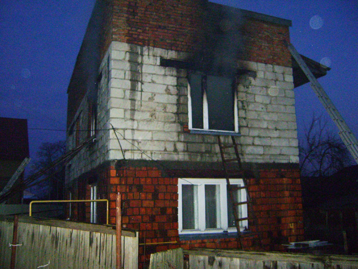 Закарпатські вогнеборці рятували житловий будинок від полум