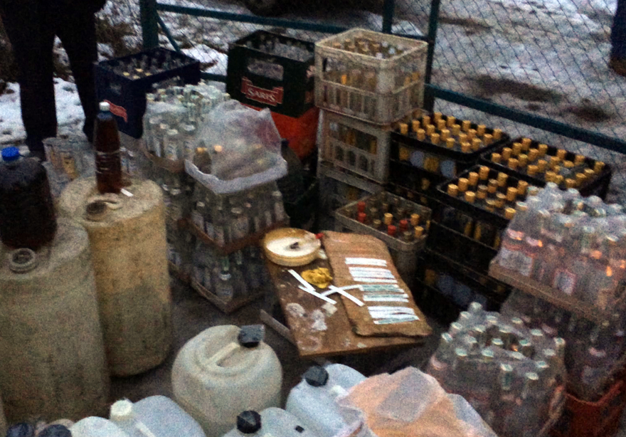 В Ужгороді виявили підпільний цех з виготовлення фальсифікованого алкоголю (ФОТО)