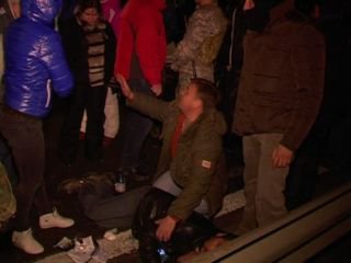 На Рівненщині вночі активісти зі штовханиною затримали закарпатських ДАІшників (ВІДЕО)