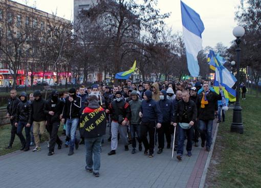 Фанати "Дніпра" і "Севастополя" провели двотисячний марш проти російських окупантів у Криму (ФОТО, ВІДЕО)
