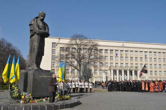 До 200-річчя з дня народження Т. Шевченка в Ужгороді відбулось Народне віче 