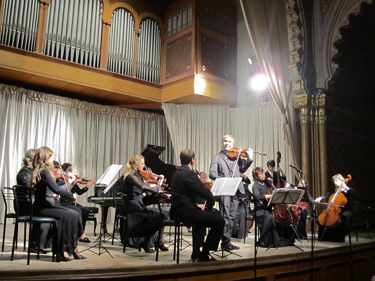 В Ужгороді пройшов концерт струнного оркестру та подружжя Шутко (ФОТО)
