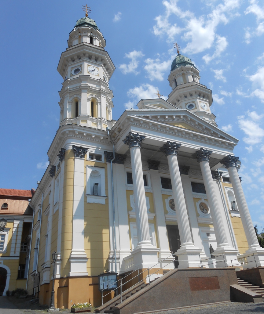 У Кафедральному Соборі Ужгорода відбудеться архієрейська Божественна Літургія та освячення верби