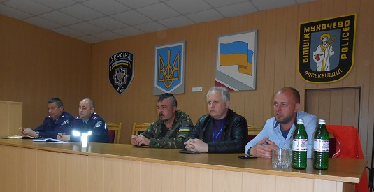 У Мукачеві ДАІшники та активісти Майдану і «Автомайдану» домовились про співпрацю (ФОТО)