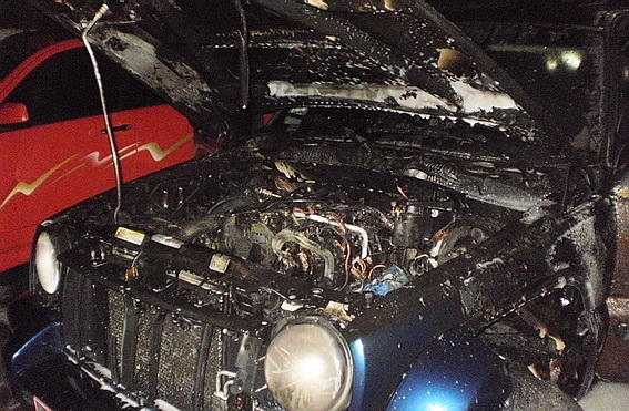 Міліція вважає, що джип у Мукачеві підпалили (ФОТО)