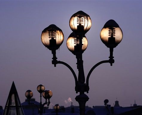 В Ужгороді підлітки розтрощили ліхтарі на понад 2 тис грн