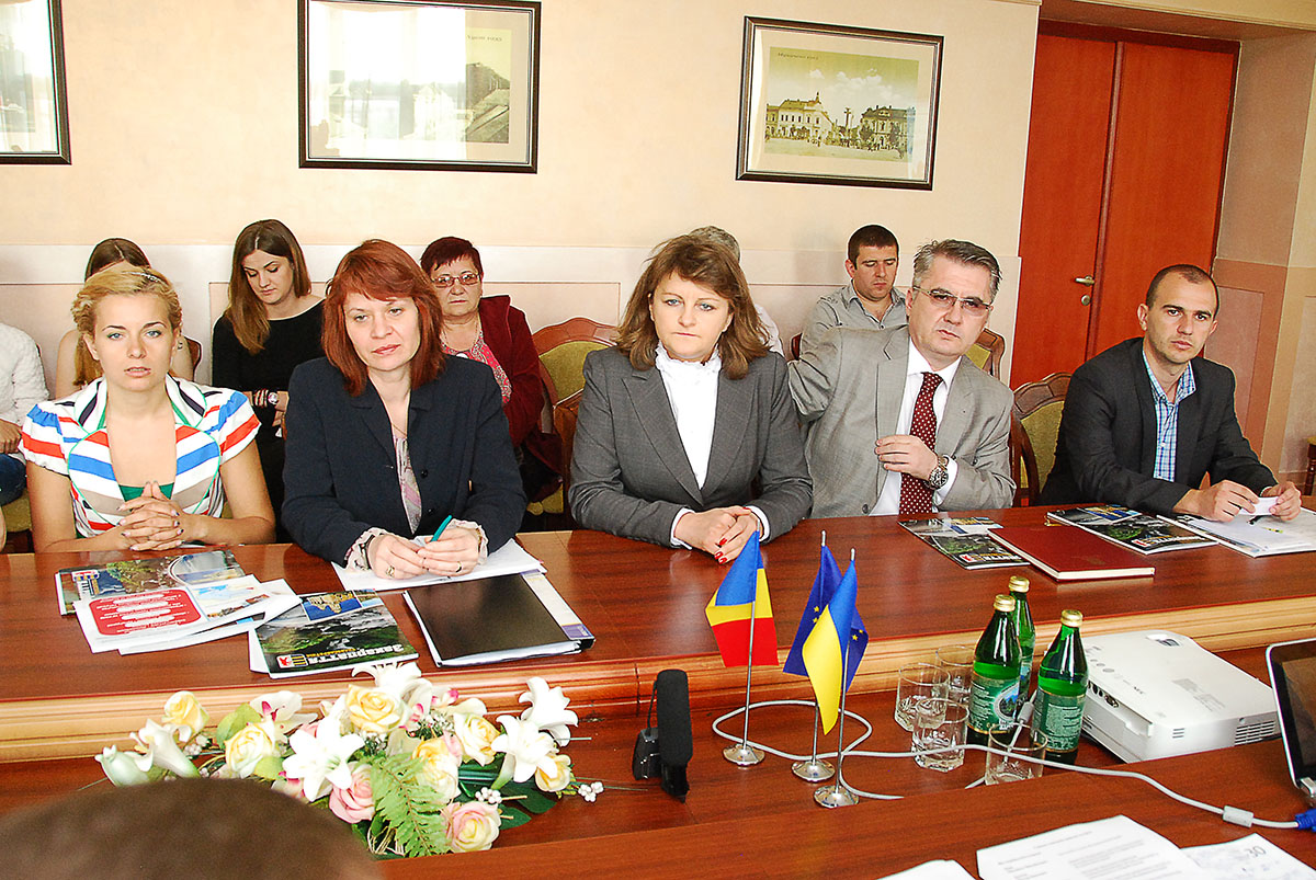 На Закарпатті Генеральний консул Румунії в Чернівцях Елеонора Молдован говорила про співпрацю (ФОТО)