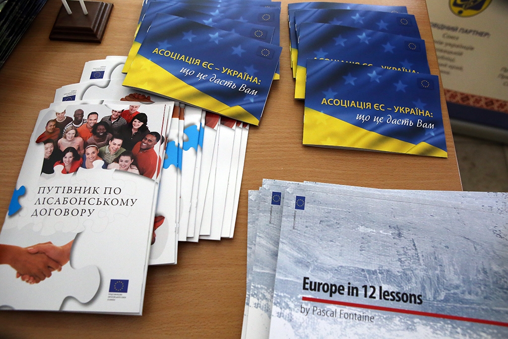 В УжНУ до Дня Європи за круглим столом говорили про Європейську Україну, європейські регіон та університет (ФОТО)