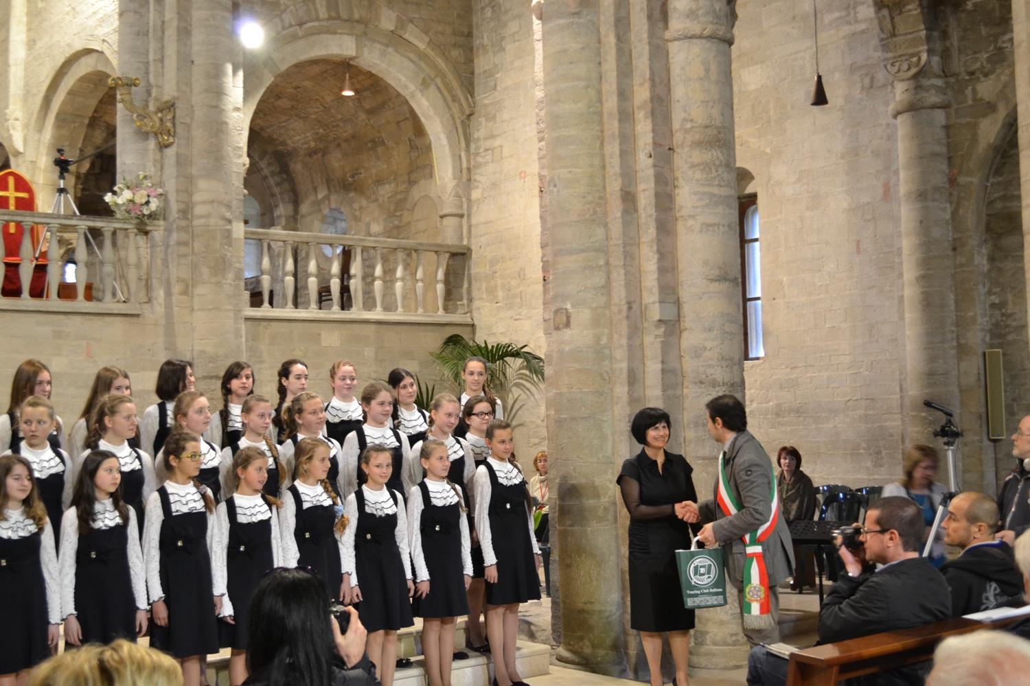 Хор ужгородських учнів представляв Україну на Міжнародному конкурсі хорових колективів в Італії (ФОТО)