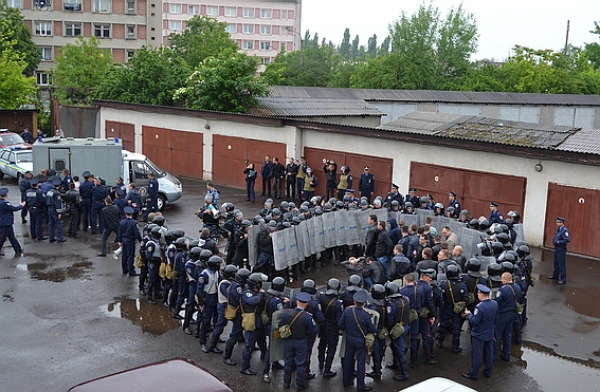 Ужгородські міліціонери проводили репетицію масових заворушень і захоплення міськради (ФОТО)