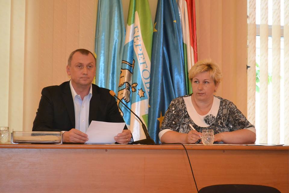 У Берегові сесії міськради відкриватимуть і закриватимуть виконанням гімну України (ФОТО)
