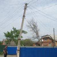 В Ужгороді на Словянській набережній авто зіткнулось з електроопорою