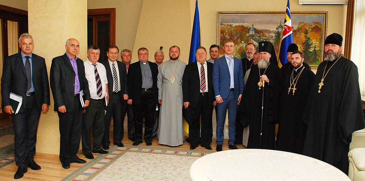 На зустрічі із закарпатським "губернатором" церковники говорили про "релігійні" спецкурси у навчальних закладах