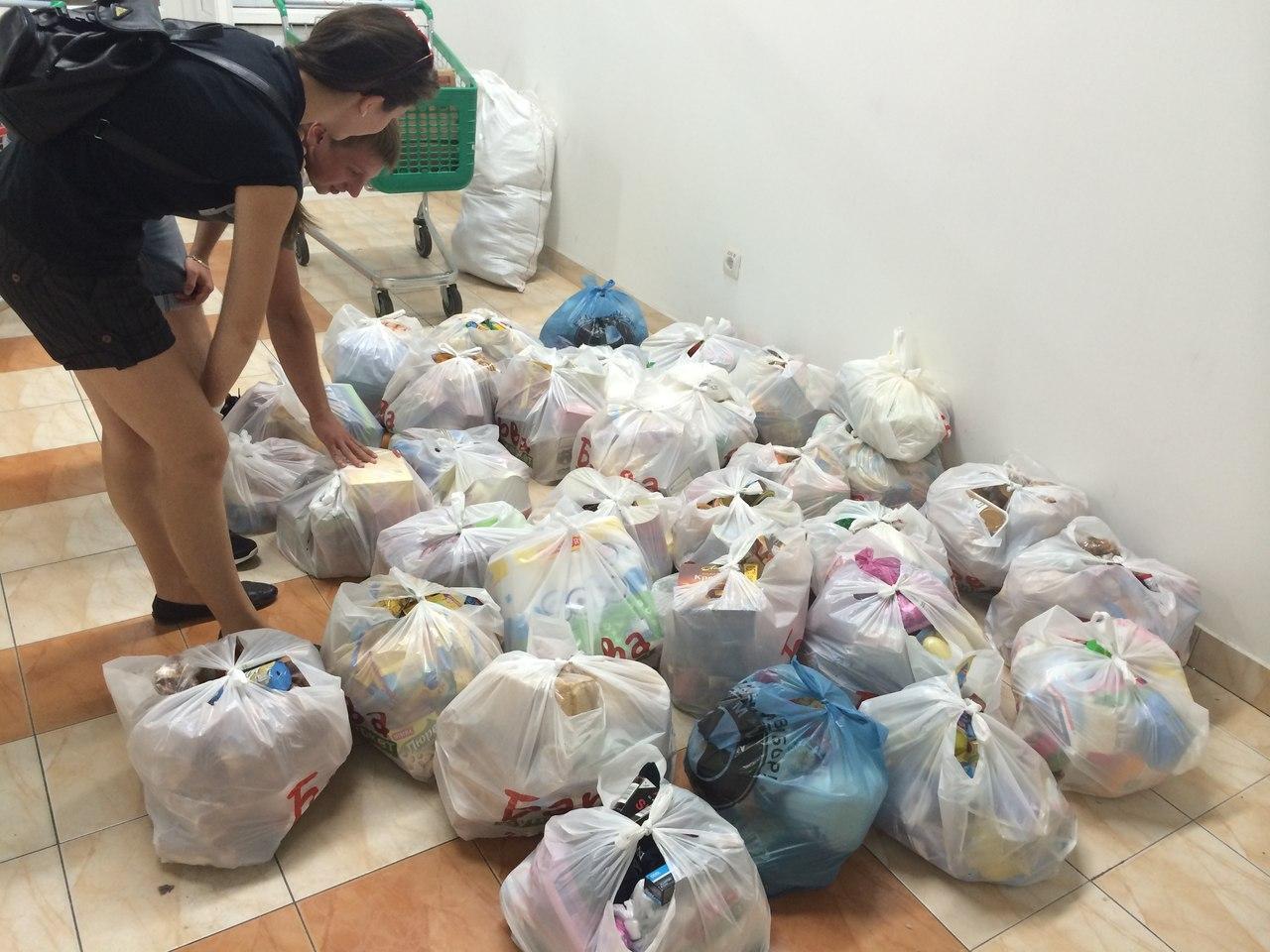 У Тячеві волонтери за три дні зібрали 37 пакетів з продуктами на підтримку військовослужбовців