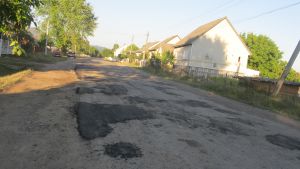 Спільними зусиллями влади та громади у Колодному на Тячівщині відремонтовано 4 км центральної дороги