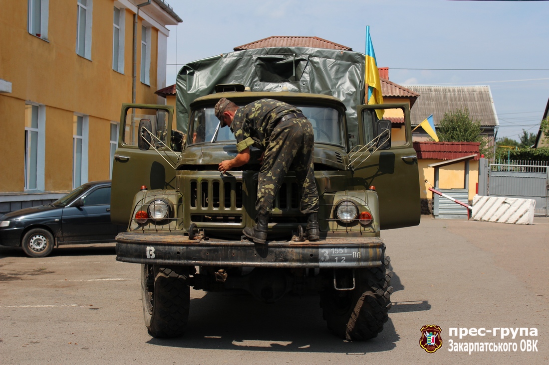 Закарпатським військовим передали вантажівку «ЗІЛ» (ФОТО, ВІДЕО)