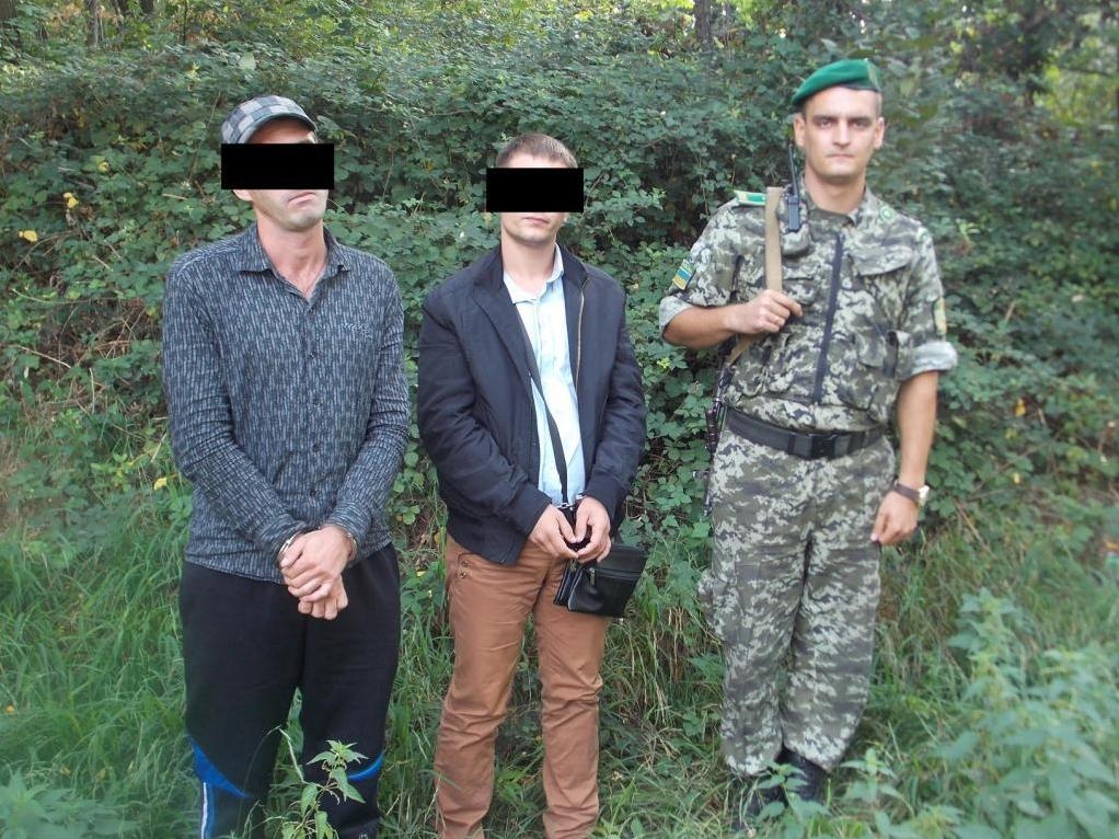 Прикордонники відділу "Ужгород" затримали черговий дует нелегалів із Республіки Молдова (ФОТО)