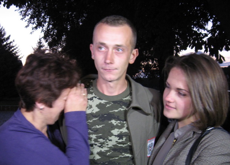 В Ужгороді зустріли солдата 51-ї бригади Єрмолаєва, звільненого з 27-денного полону (ВІДЕО)