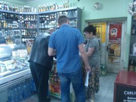 У деяких торгівельних закладах Ужгорода продовжують незаконно продавати алкоголь вночі