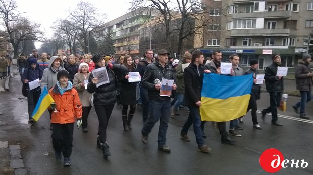 На марш солідарності «Я – Волноваха» в Ужгороді вийшли півтисячі людей (ФОТО)