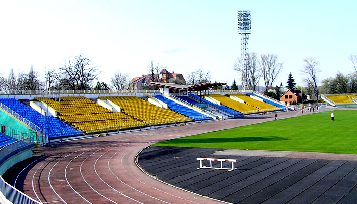 В Ужгороді футболісти та хокеїсти так і не дійшли згоди щодо використання земельної ділянки на стадіоні "Авангард"