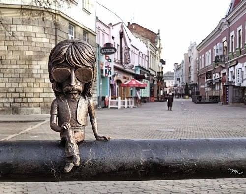У ході недільної відкритої екскурсії Ужгородом бажаючих знайомитимуть із новими міні-скульптурками (ФОТО)