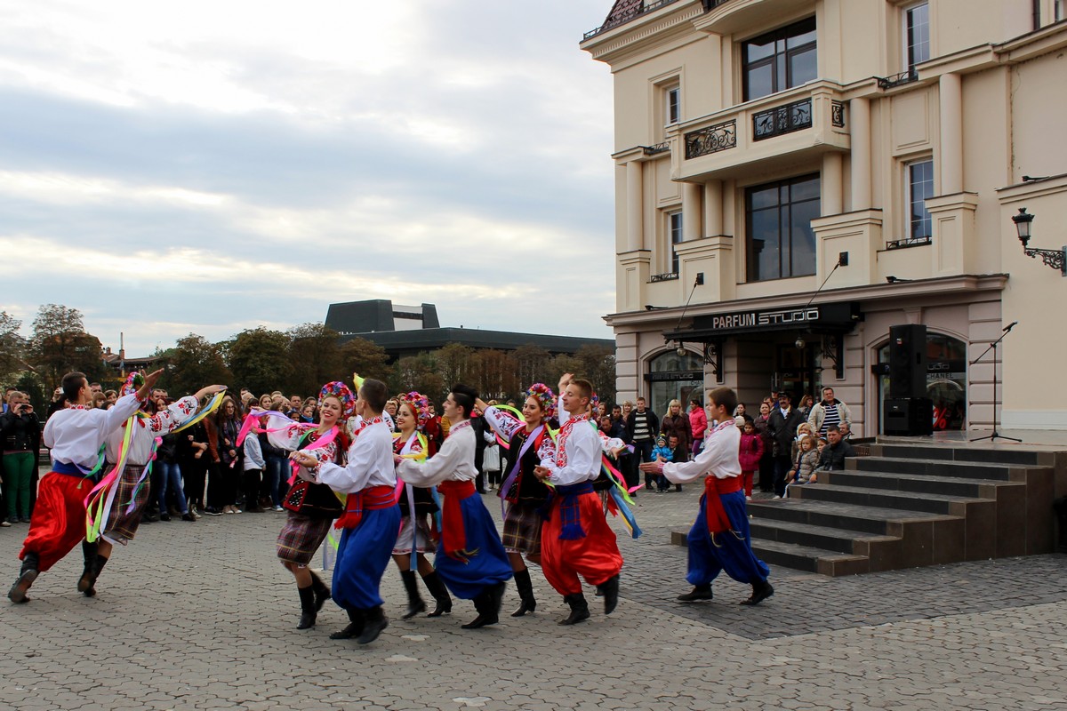 День захисника України студентство Ужгорода відзначило святковим концертом на площі