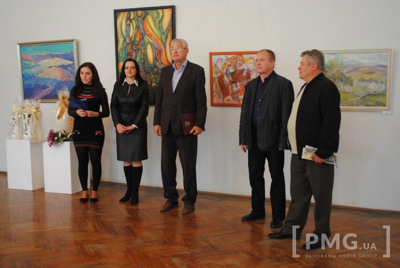 До Дня художника у Мукачеві відкрилася виставка місцевих митців (ФОТО)