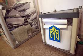 У Чопі дільничним виборчим комісіям видали печатки, що залишися з виборів Президента минулого року