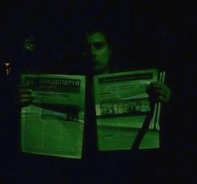 Ужгородці вночі впіймали трьох "європейських"  розповсюджувачів фейкової газети "Закарпаття онлайн". Міліція бездіє (ФОТО, ВІДЕО)