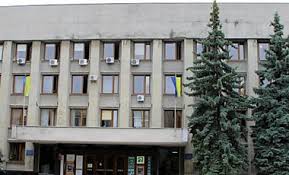 Із будівлі Ужгородської міськради через хибне замінування евакуювали 250 чоловік