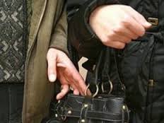 На ринку в Ужгороді у жінки вкрали сумку із 30 тис грн та документами