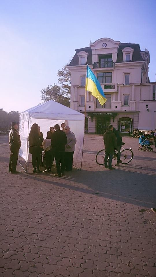 З вимог, під якими збирають підписи в центрі Ужгорода, щезла вимога про відставку Москаля (ФОТО)