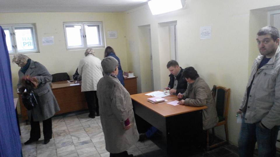 Явка виборців в Ужгороді на 14.00 продовжує залишатися низькою – ОПОРА (ФОТО)