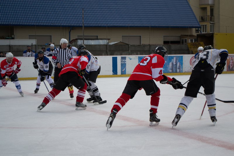 На ковзанці в Ужгороді зіграли перший хокейний турнір нового сезону (ФОТО)