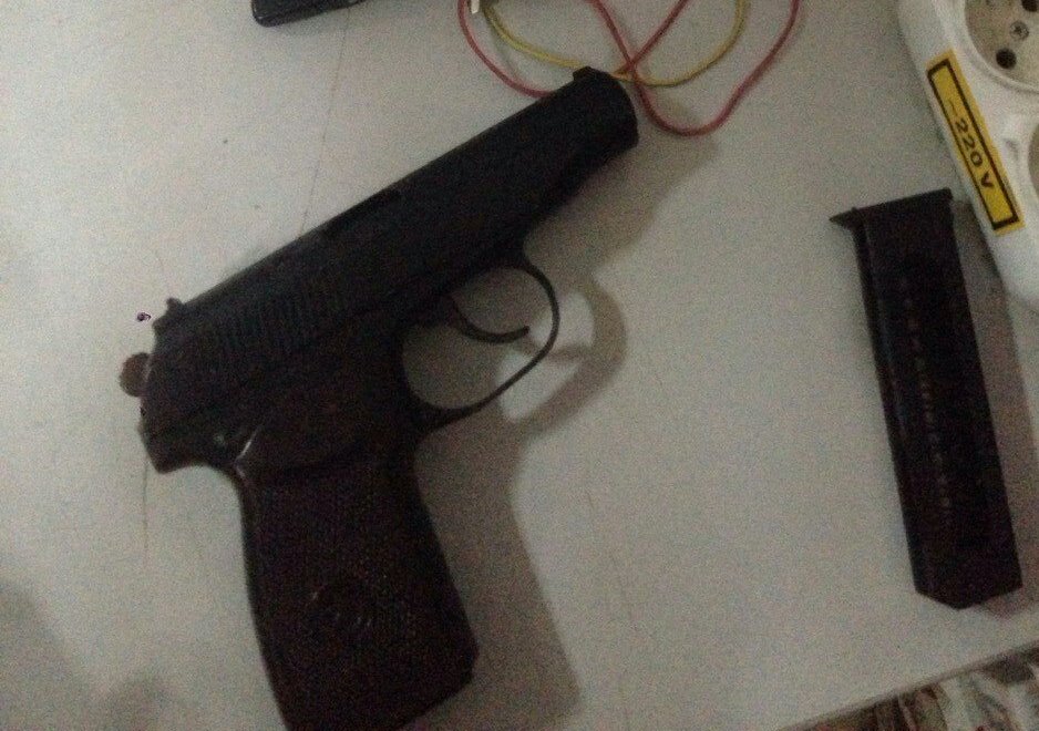 В Ужгороді затримали чоловіка, який отримав поштою бойовий пістолет (ФОТО)