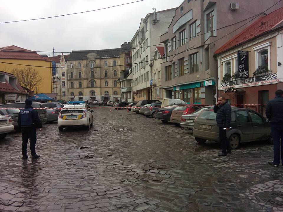 В Ужгороді через "вибухівку в авто" перекрили вулицю Фединця (ФОТО, ВІДЕО)