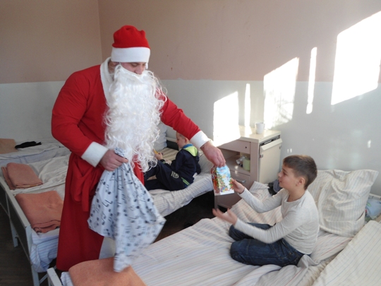 Понад 250 маленьких пацієнтів в обласній дитлікарні в Мукачеві отримали подарунки до новорічних свят