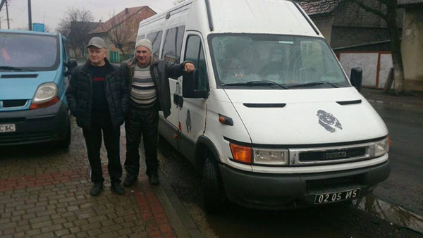 Волонтери з Тячівщини повезли на Схід відремонтований мікроавтобус з трьома тоннами допомоги для військових (ФОТО)