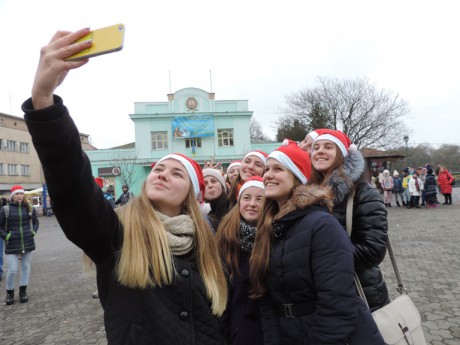 Ужгородці долучилися до Всеукраїнської акції "Привітай своє місто з Новим роком"
