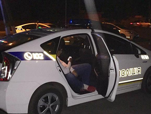 Пішохід, що був учасником ДТП з патрульним авто на Ужгородщині, перебував у стані сильного алкогольного сп'яніння – поліція