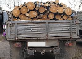 На Перечинщині затримали "Урал" із 15 кубометрами деревини